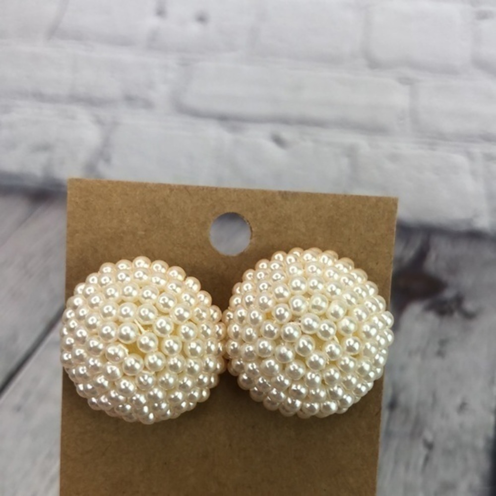 5/$25 Victorian faux Pearl chunky cluster bead classic  timeless earrings